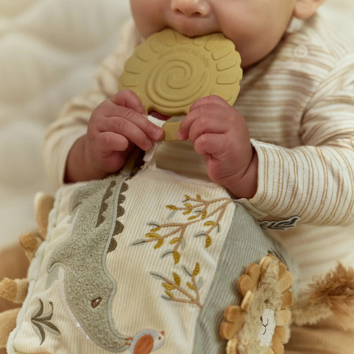 Cubo Blandito de Actividades Safari Friends - Little Dutch