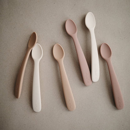 Cucharas Solid Shifting Sand + Cambridge - Mushie