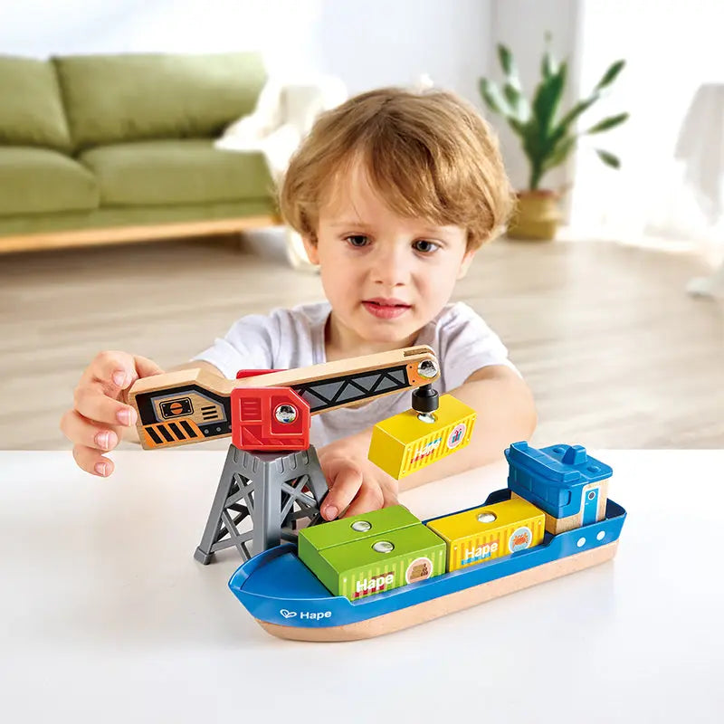 Grúa con Buque de Carga - Hape