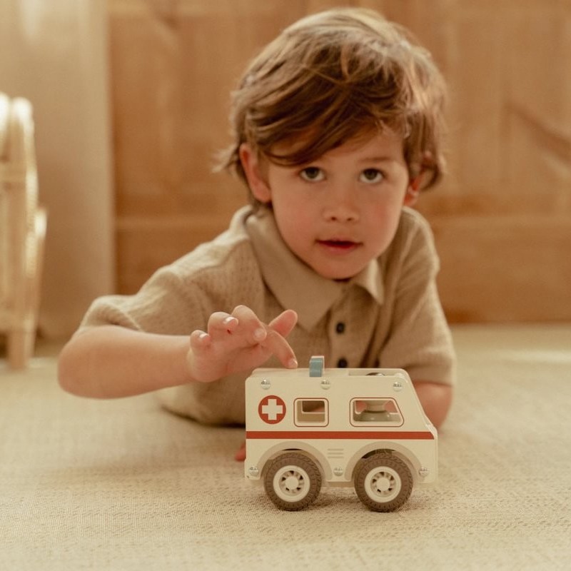 ambulancia-de-madera-little-dutch3