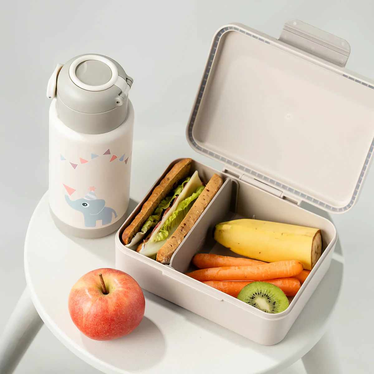 caja-de-almuerzo-celebration-arena-done-by-deer3