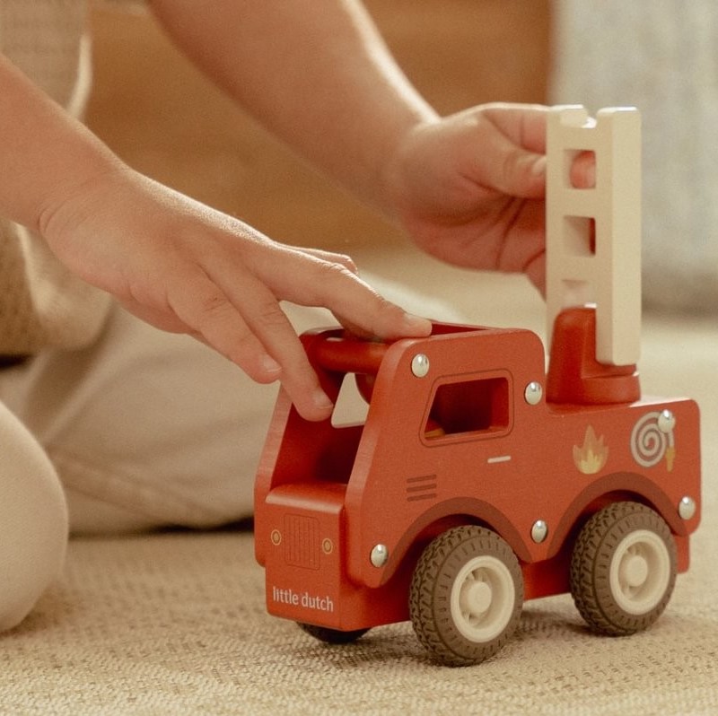 camion-de-bomberos-de-madera-little-dutch3